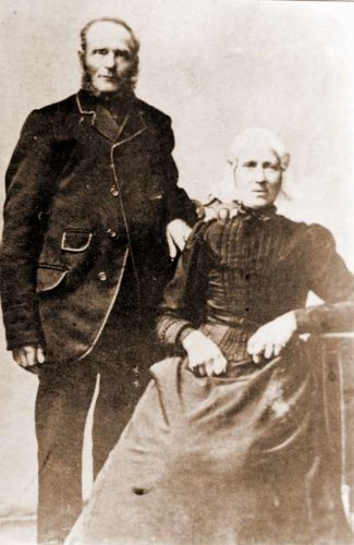 Bauke Sipkes de Jong(1845-1930) en Geertje Douwes Uffelaar(1844-1916) Foto 1900